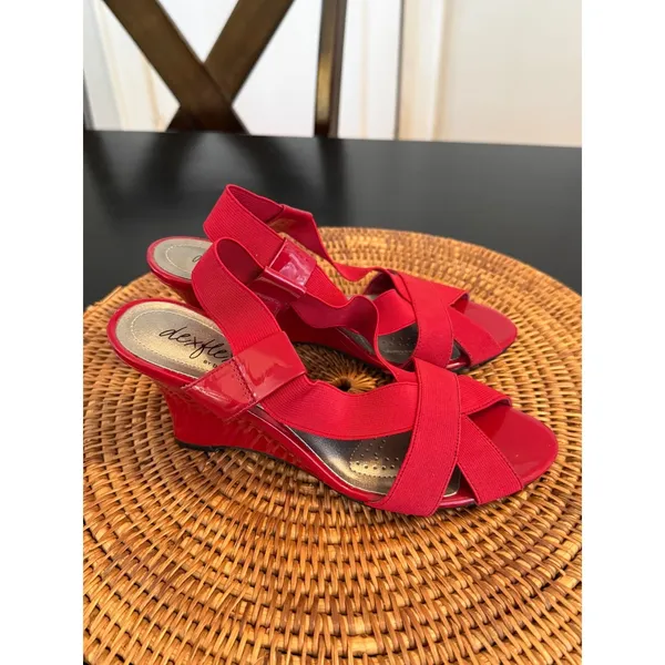 Dexflex by Dexter‎ Women Red Patent Wedge Sandals Elastic Cross Strap Slingback - Image 2
