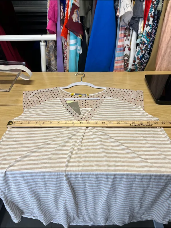 Anthropologie‎ Neutral Beige & White Striped V‑Neck Tee - Image 16