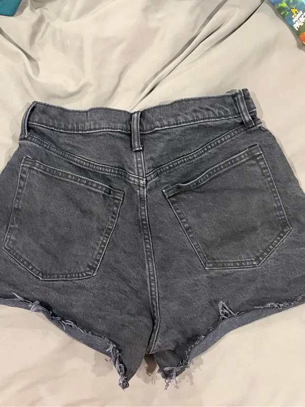 Abercrombie High Rise 90s Relaxed Cut Off Black Shorts - Image 4