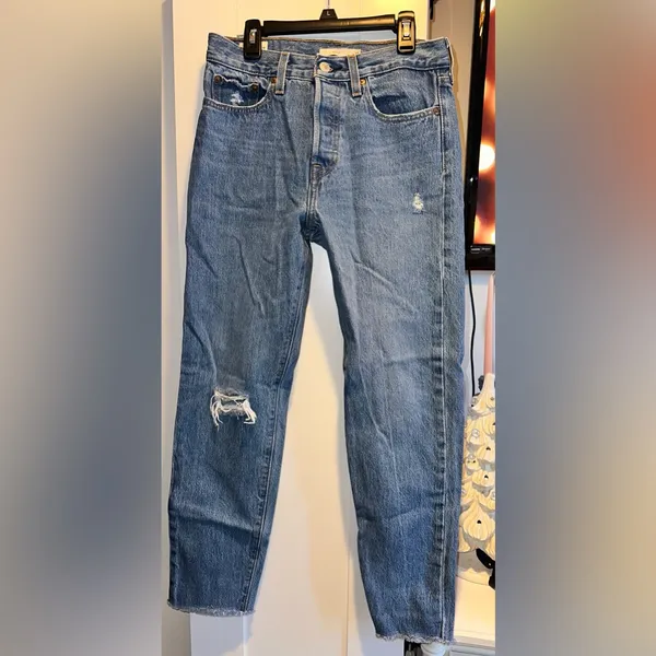 Levi’s Wedgie Straight Distressed Jeans - Image 7