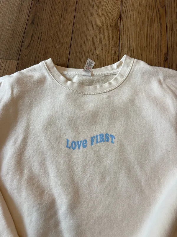 Love first graphic crewneck Size L - Image 3