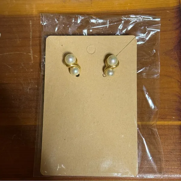 Vintage 1950s Gold-tone Clip-on Earrings Faux Pearls RMN Stamped - Image 5