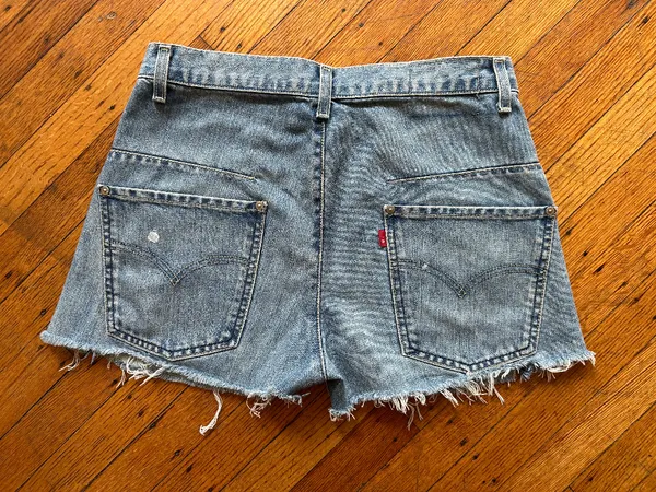 Vintage Levi's bush high waist jean shorts Wmns W30 - Image 2