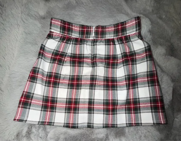 Hollister Plaid Mini Skirt in White, Red & Black - Image 4