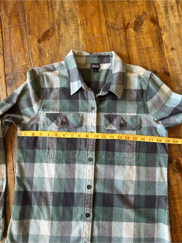 Patagonia women's Mint & Dark Green Plaid Button-Down Shirt - Image 9
