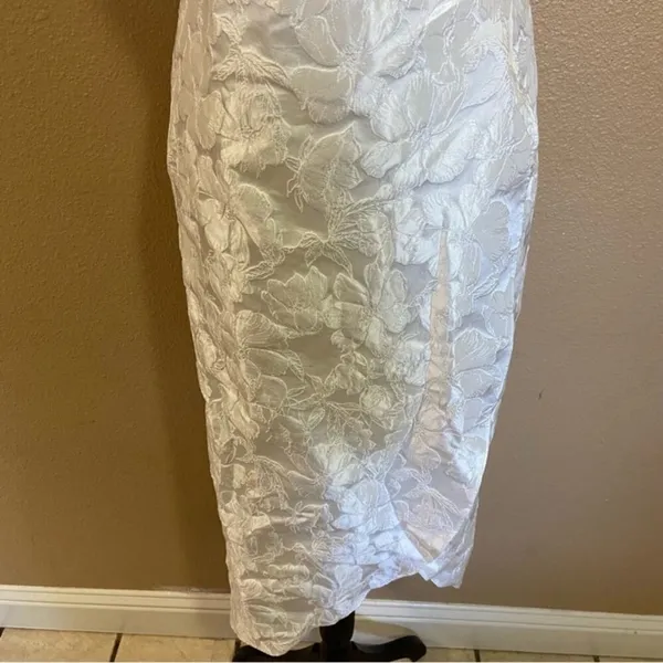 NWOT Lulus White Floral Jacquard Sleeveless Midi Dress - Image 6