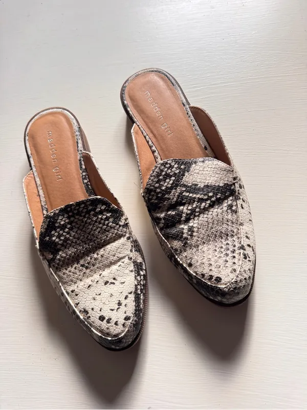 Madden Girl Black & Cream Snake-Print Slide Mules - Image 4