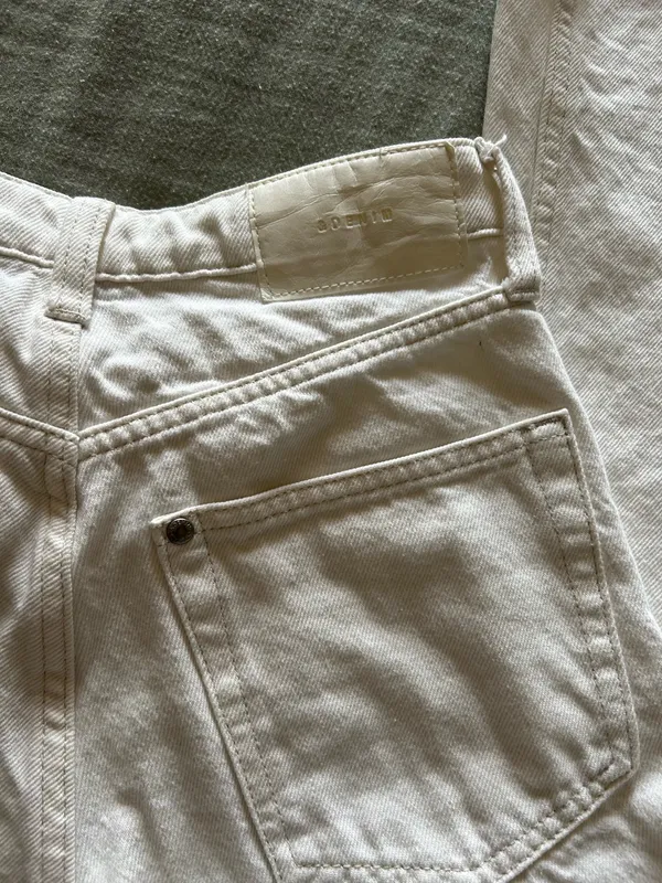 H&M High-Waisted Jeans - Image 6