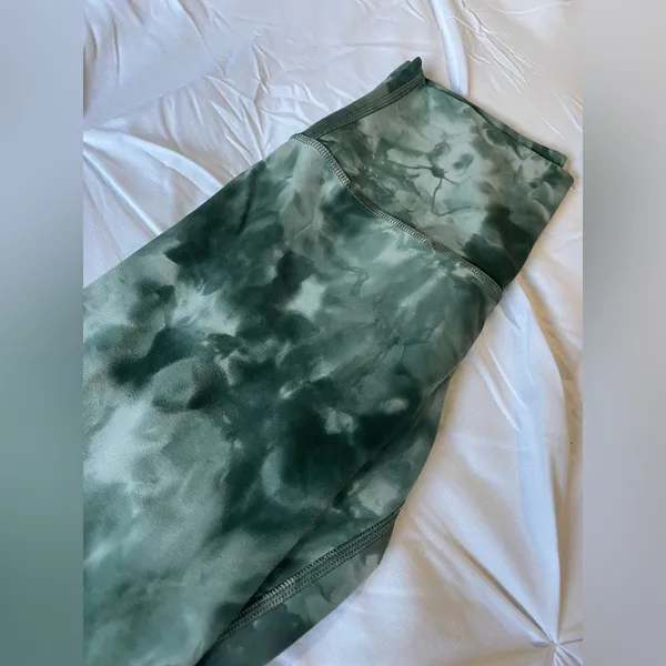 Lululemon diamond dye leggings - Image 3