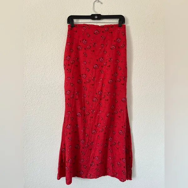 Free People Bijou Skirt Set Cherry Red Floral 2 Pc Smocked Back Ruffle sz 4 - Image 11