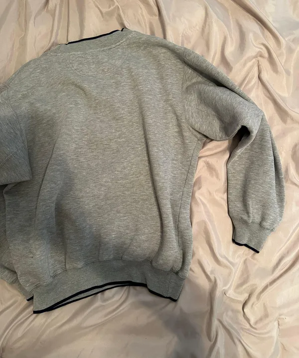 Disney Winnie The Pooh Crewneck - Image 4