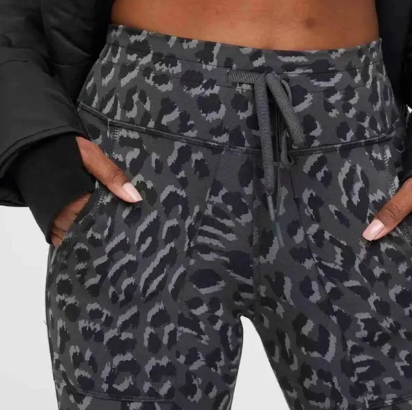 Aerie Medium OFFLINE By Jacquard Peak Legging BNWTS $54.95 - Image 2
