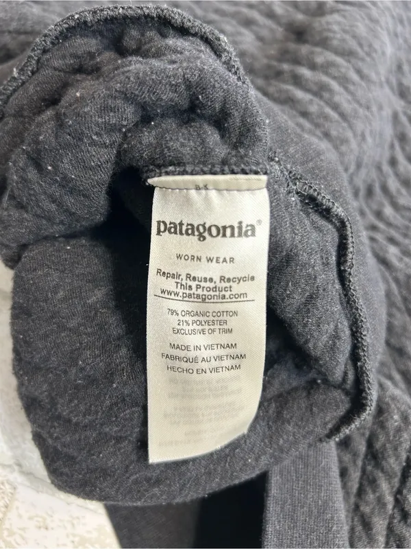 Patagonia Organic Cotton Quilted Snap Pullover in Dark Gray with Olive Accents - Image 4