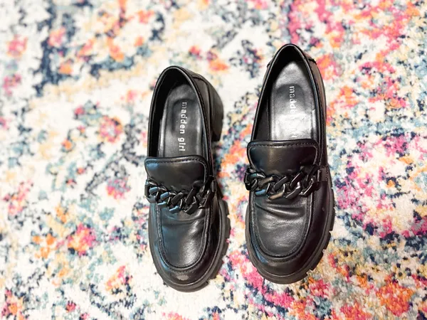 Madden Girl Hoxton Chain Lug Loafers - Image 7