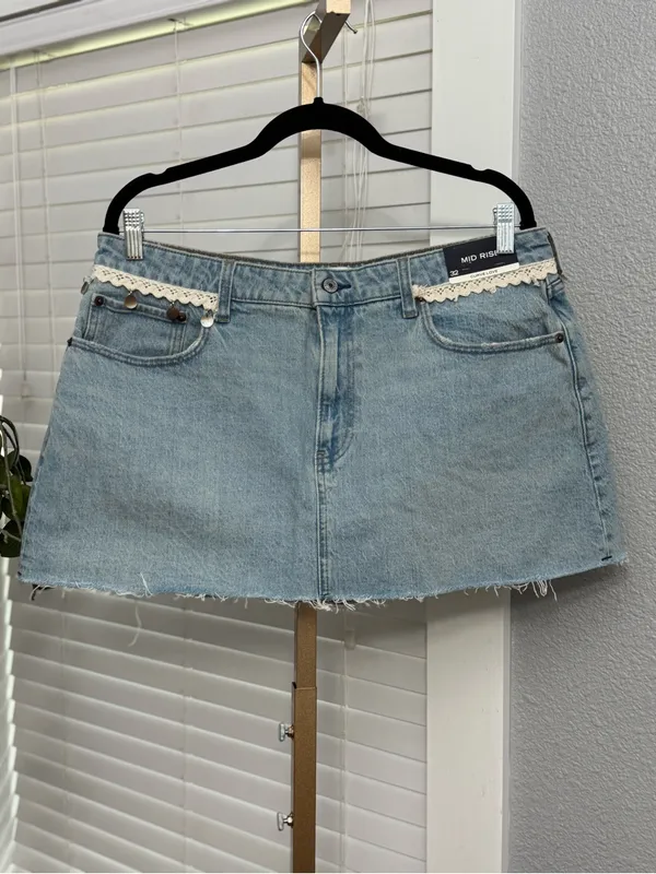 NWT Abercrombie & Fitch Curve Love Mid Rise Denim Mini Skirt Size 32 - Image 4