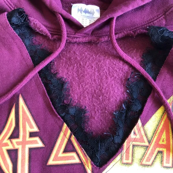 Def Leppard Hoodie Sweatshirt EUC Lace Small - Image 3
