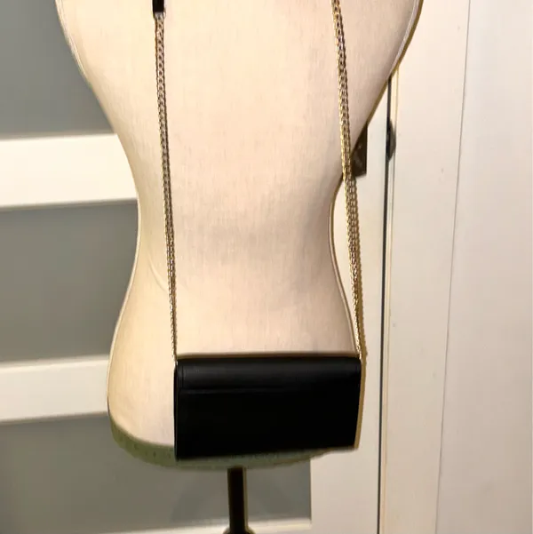 Kate Spade New York Darcy Chain Wallet Crossbody in black. - Image 4