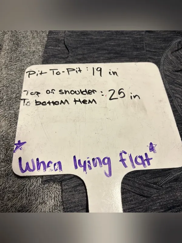 Lululemon T-shirt - Image 5