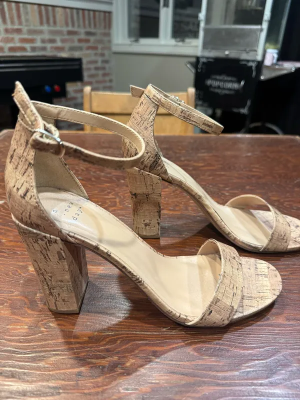 TARGET A New Day “cork-like” strappy ankle sandals - size 9.5 - Image 3