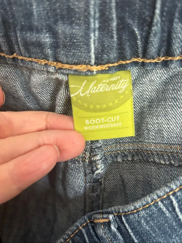 Old Navy Women's Blue Boot-Cut Elastic Waist Jeans - Image 2