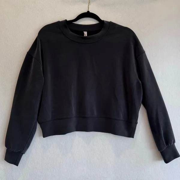 Lululemon Sweatshirt Black Cropped Crewneck Pullover Size 4 Cozy Athleisure Top - Image 2