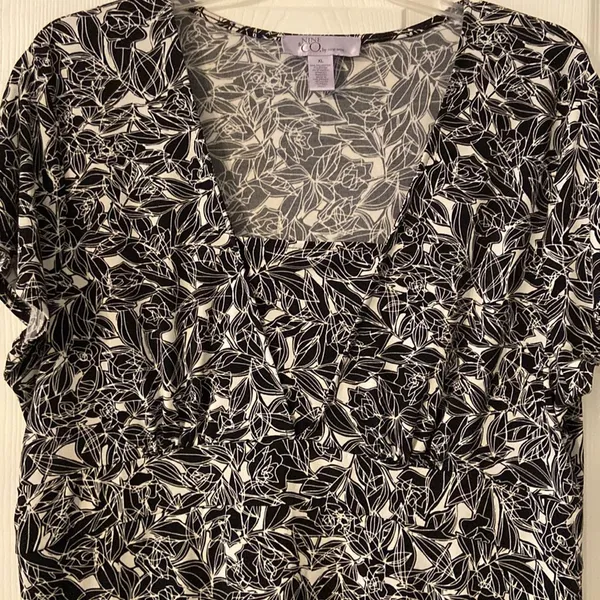 Nine &Co shirt size. XL preowned - Image 3