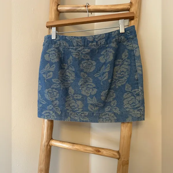 Abercrombie & Fitch Denim Mini Skirt women’s Size 25/0 Gold Floral Pattern - Image 7