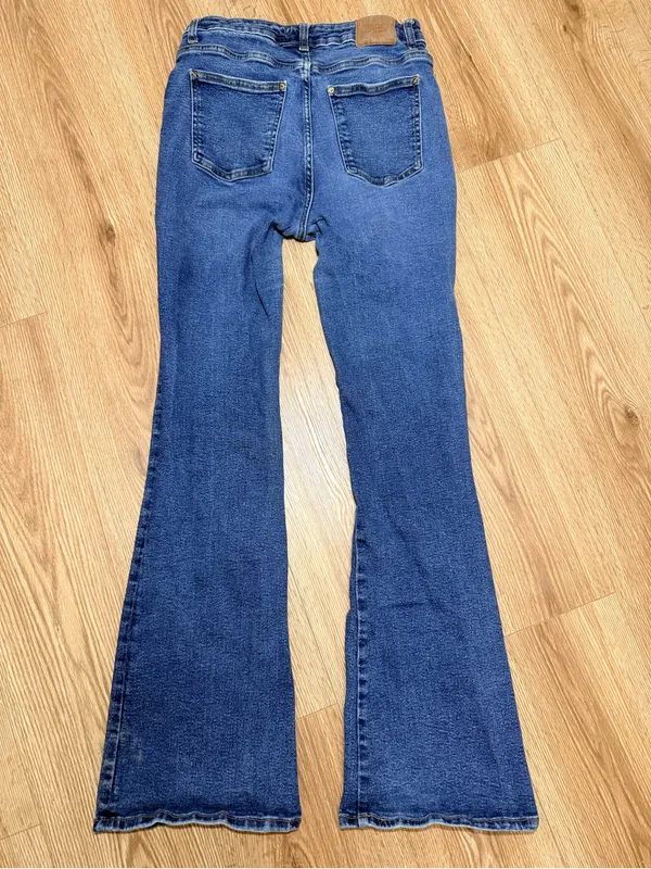 Zara Women's High Rise Flare Jeans Medium Wash 70s Bell Bottom Denim Size 10 - Image 3