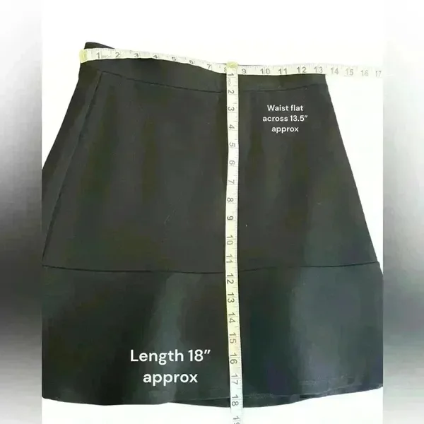 🆕LOFT Black, Ponte Flippy Skirt-Size XS. - Image 2