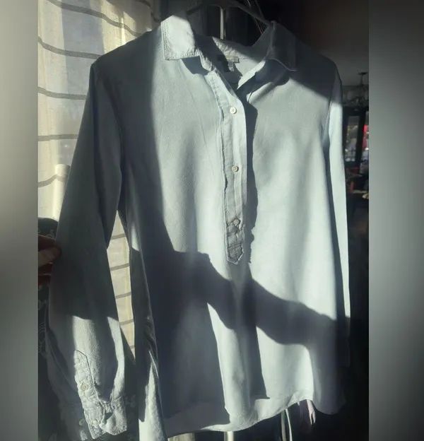Aerie blue chambray light weight half button up top medium - Image 2