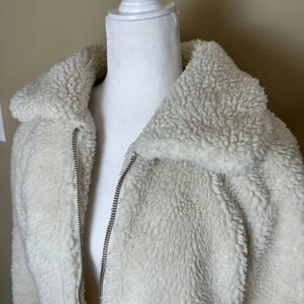 URBAN OUTFITTERS BDG Teddy Bear Faux Fur Sherpa Coat Jacket Bomber Size Medium - Image 3