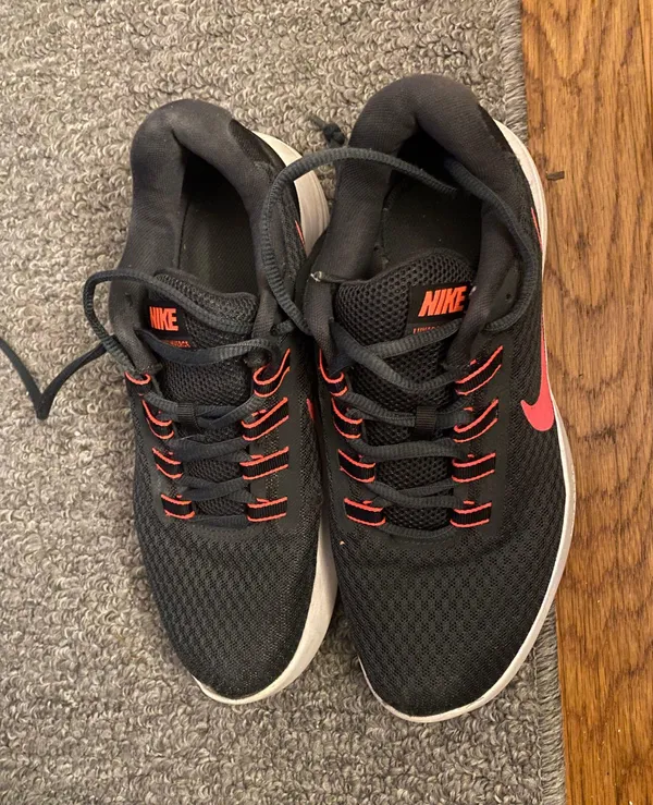 Nike sneakers - Image 2