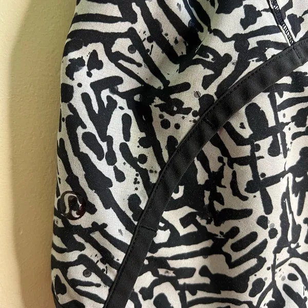 LULULEMON Run Times 4-Way Stretch Short 4" Black & White‎ Size 4 - Image 3
