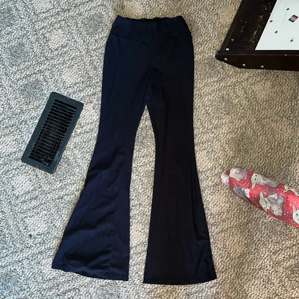 Women’s Size Small Flare Leggings - Image 4