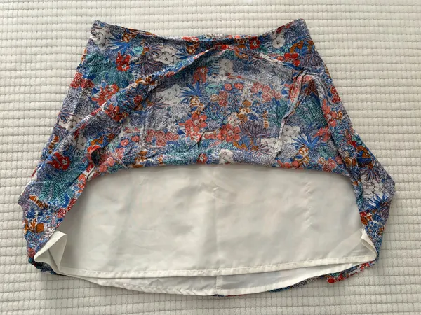 Forever 21 Floral Skirt in Blue, Red & White Size Small - Image 4