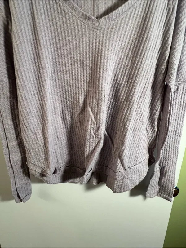 Aeropostale Women’s Size Medium V-Neck Thermal Top‎ Light Purple Lavender Waffle - Image 3