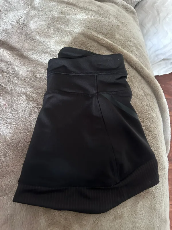 Athleta black tennis mini skirt with built in shorts. - Image 5