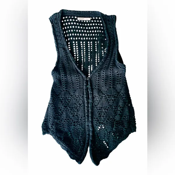 Old Navy Black Crochet Sweater Vest #Crochet #Vest - Image 2