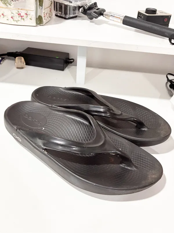Oofos Oolala Womens Black Slip On Recovery Thong Flip Flops Sandals Size 7 - Image 3