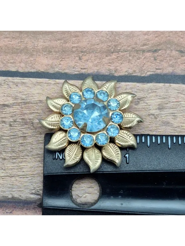 Vintage Blue Rhinestone Flower Brooch Gold Tone Leaf Floral Pin Unsigned 1.25” - Image 6