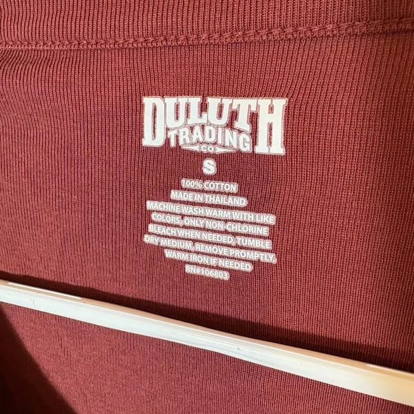 Duluth Trading‎ Co. Red Burgundy Short Sleeve T-Shirt Size Small - Image 2