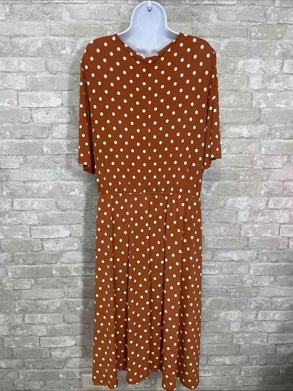 Girls with Curves Polka Dot V-Neck Midi Dress in Rust with White Dots - Image 3