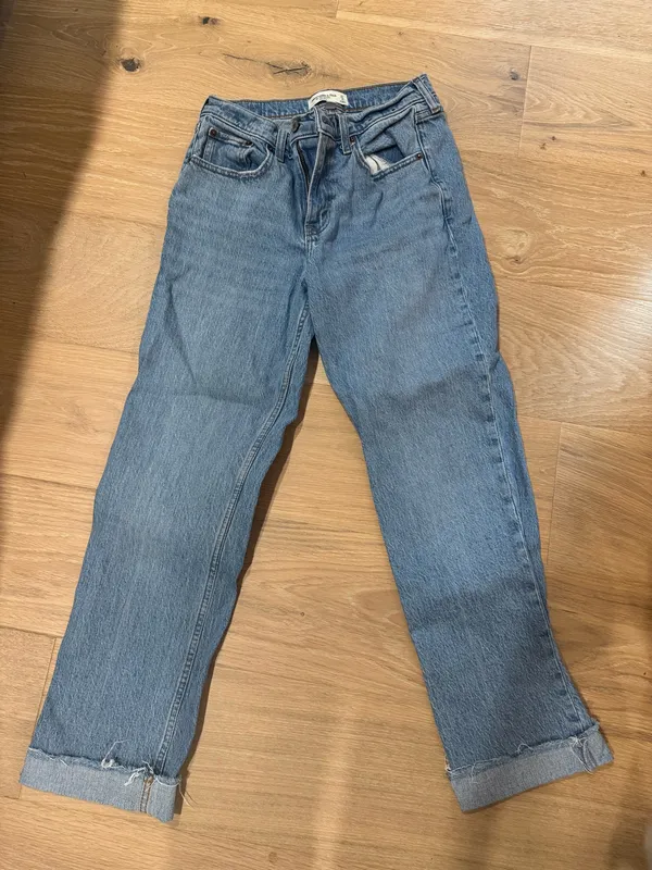 Abercrombie Mid-Rise Jeans Straight Curve Love - Image 2