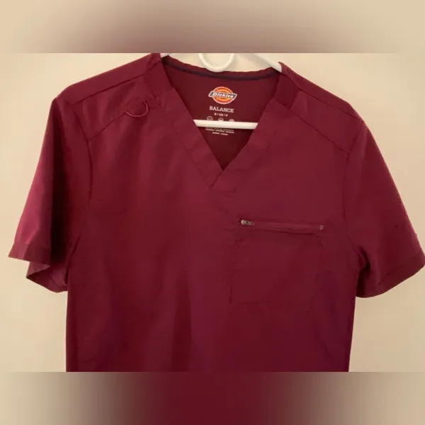 Dickies Nurse Scrub Burgundy Short Sleeve Vneck Shirt Women’s Sz Small - Image 3