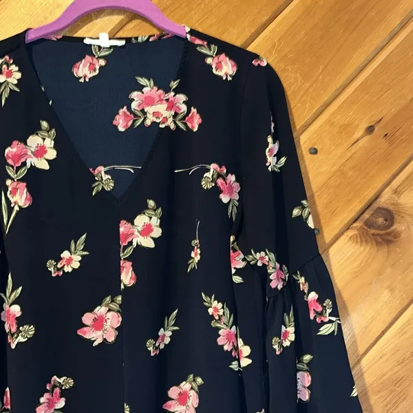 Pleione Dark navy blue and pink floral tie front flare sleeve blouse - Image 2