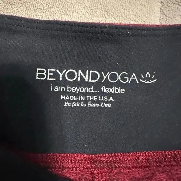 Beyond Yoga NWT High Waist Swirl Midi Legging, Size XS, Excellent Condition - Image 4