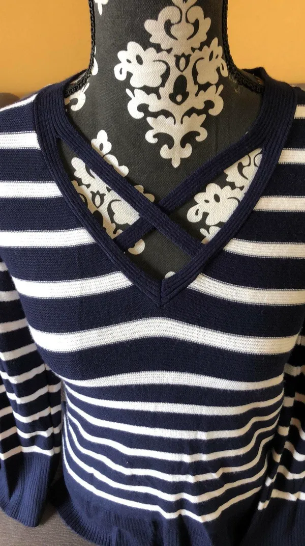 NEW YORK & COMPANY Blue & White V-Neck Jersey Top - Image 8