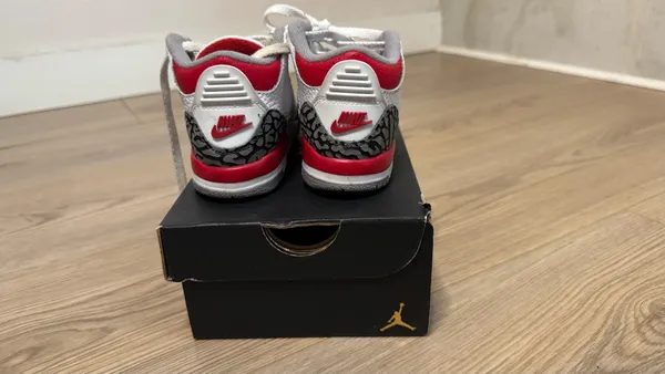 Air Jordan Retro 3 - Image 5