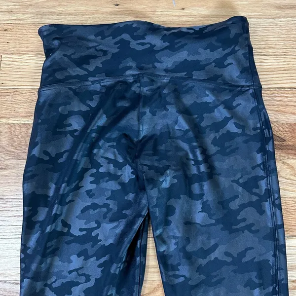 SPANX Faux Leather Glossy Camo Matte Black shaping slimming Leggings Sz L - Image 13