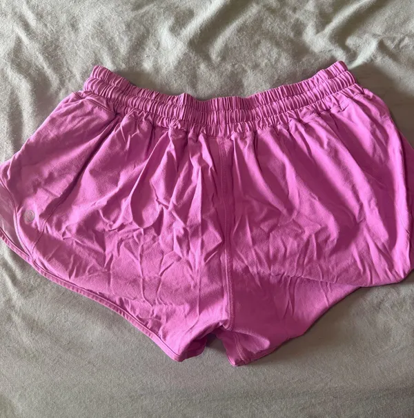 Lululemon Shorts Hotty Hot - Image 2